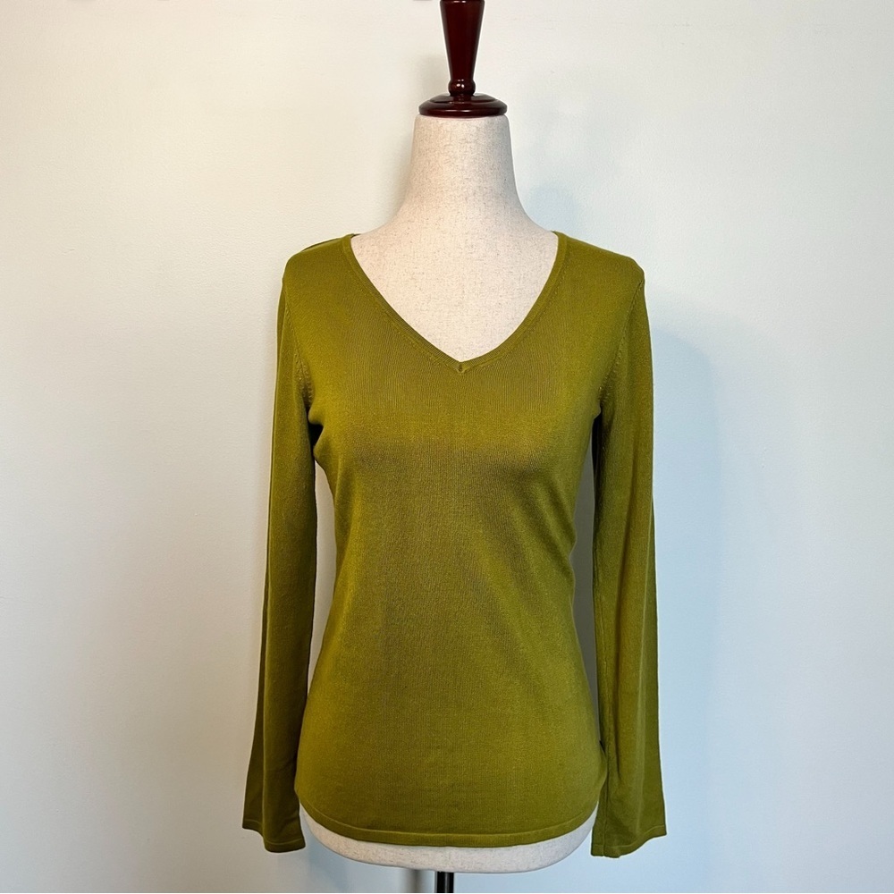 T Tahari Olive Moss Green V-Neck Fine Knit Long Sleeve Sweater Size XS
